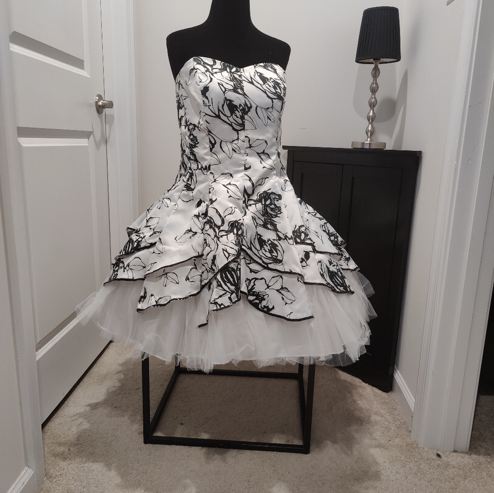 Elegant Black and White Strapless Dress